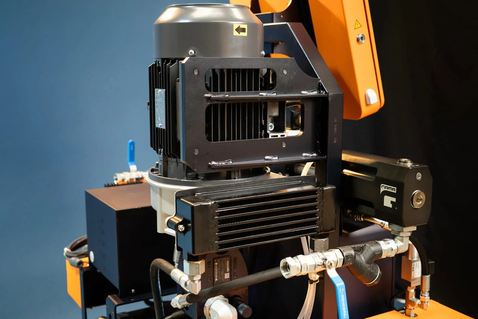 Détail technique d'une machine de projection bi-composant GAMA
